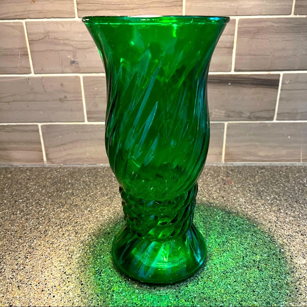 🍀 Green glass vase
